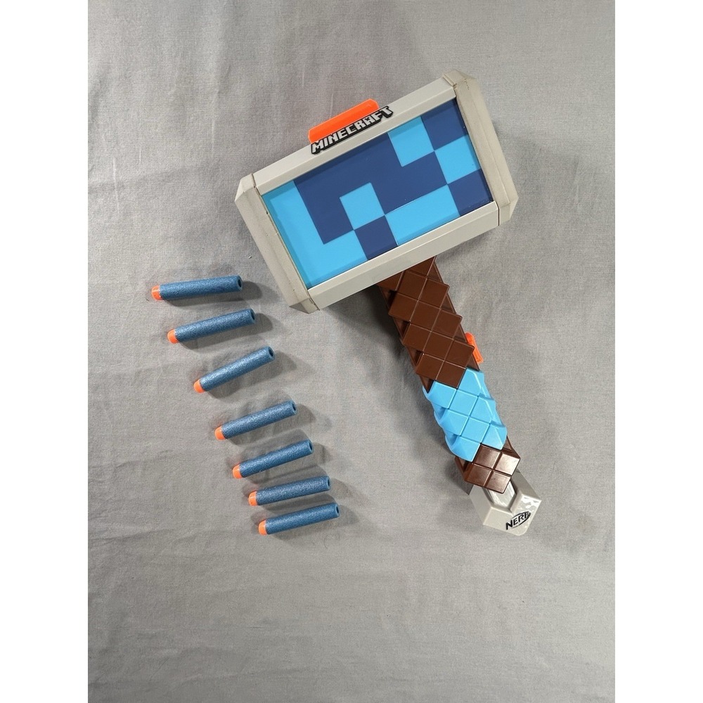 Nerf Minecraft Stormlander dart-blasting‎ hammer Hasbro 2021 Works 7 Darts
